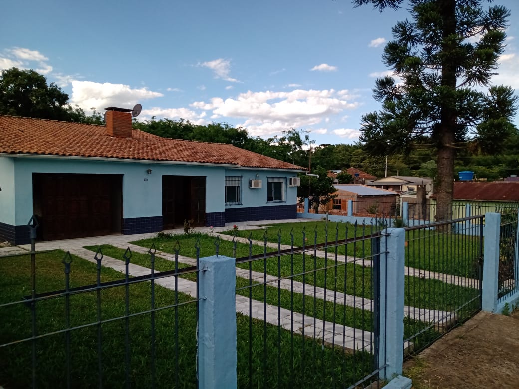 Imóveis Chagas Santana do Livramento - Armour - Ampla Casa em Terreno com 1980 mÂ²